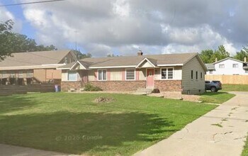 3731 Kalamazoo Ave SE in Grand Rapids, MI - Building Photo - Building Photo