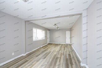 650 Lilac Dr in Florissant, MO - Building Photo - Building Photo