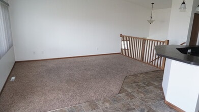 2147 Allison Lane West in West Fargo, ND - Foto de edificio - Building Photo