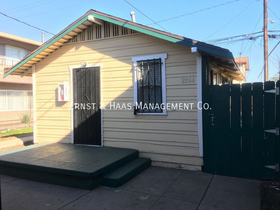 2244 Atlantic Ave in Long Beach, CA - Building Photo