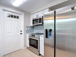 5711 Pine St in New Port Richey, FL - Building Photo - Building Photo