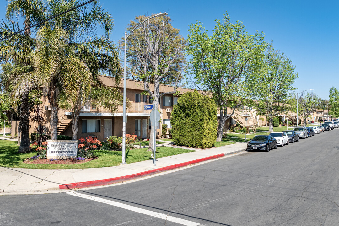 Reseda Village Green in Reseda, CA - Building Photo