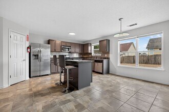 5040 Estonian Dr in Fairburn, GA - Foto de edificio - Building Photo