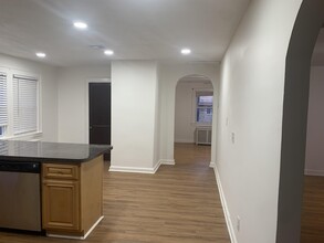 211 Newark Ave in Lyndhurst, NJ - Building Photo - Building Photo