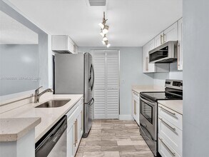 9777 Westview Dr, Unit 1114 in Coral Springs, FL - Building Photo - Building Photo