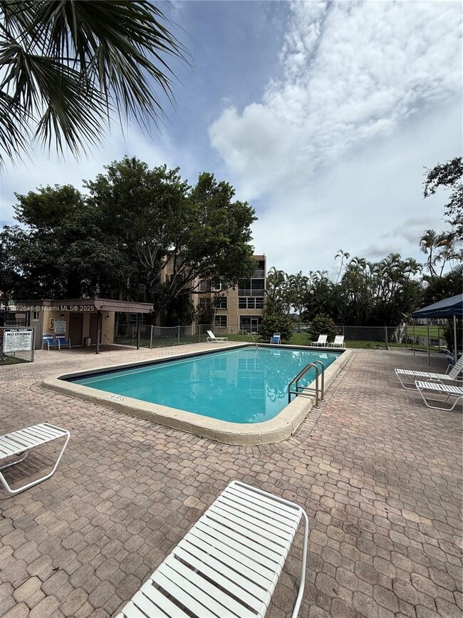 9441 Live Oak Pl in Davie, FL - Building Photo - Building Photo