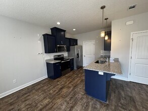 630 Fairview Cir in Hinesville, GA - Building Photo - Building Photo