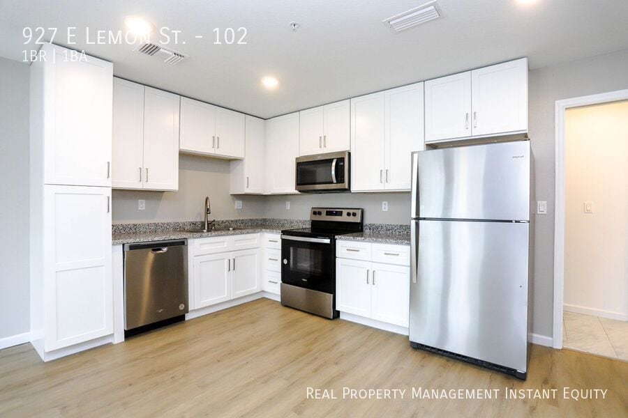 927 E Lemon St in Lakeland, FL - Building Photo