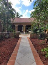 7910 N Nob Hill Rd in Tamarac, FL - Building Photo - Building Photo