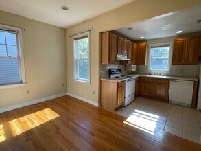 454 Green St, Unit 3 in Cambridge, MA - Building Photo - Building Photo
