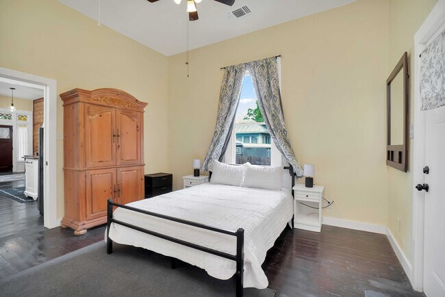 property at 628 Hunstock Ave