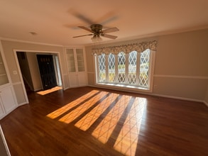 19532 Olney Mill Rd in Olney, MD - Foto de edificio - Building Photo