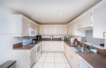 151 Crandon Blvd, Unit 524 in Key Biscayne, FL - Building Photo - Building Photo
