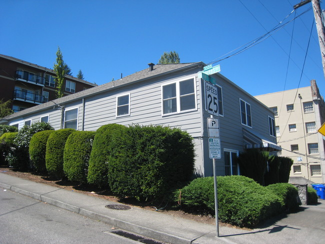 Marquam Hill Apartments in Portland, OR - Building Photo - Building Photo