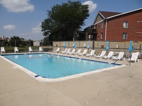 Orchard Lakes Apartments in Wood Dale, IL - Building Photo - Building Photo