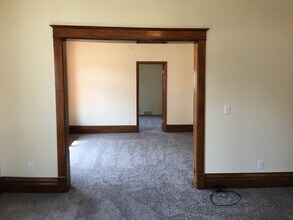 2670 N Harrison St in Davenport, IA - Building Photo - Building Photo