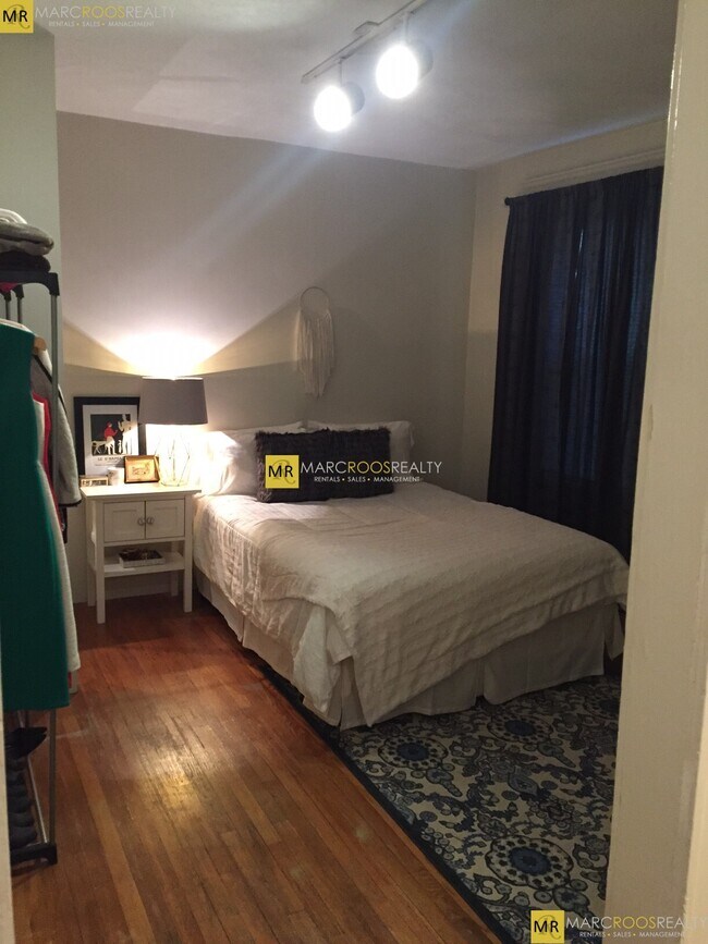 1669 Commonwealth Ave, Unit 2 in Boston, MA - Foto de edificio - Building Photo