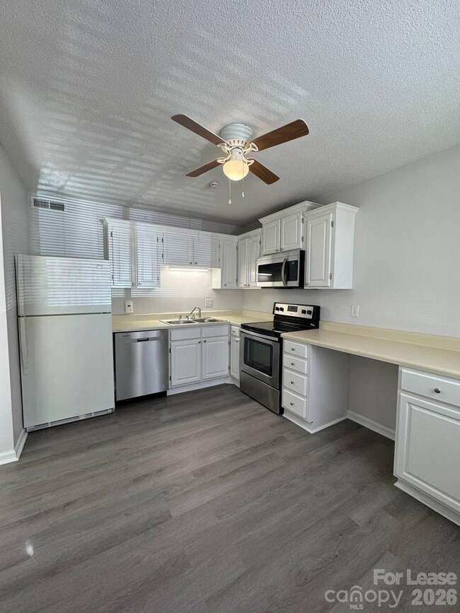 property at 1466 Riverwood Ct