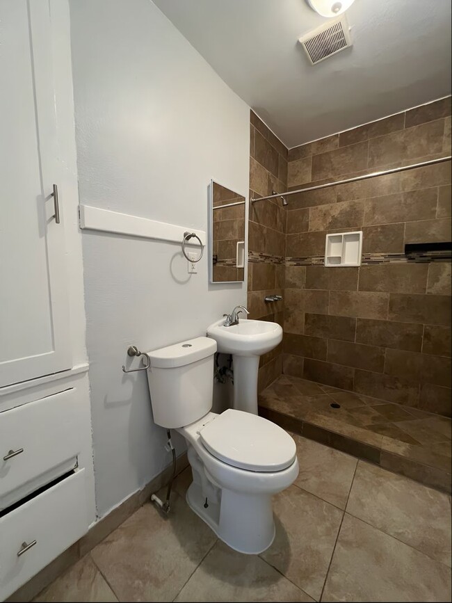 4569 Eagle Rock Blvd in Los Angeles, CA - Building Photo - Building Photo
