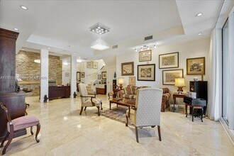 3340 NE 190th St in Miami, FL - Building Photo - Building Photo