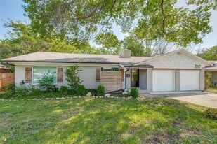 7017 Willis Ave in Fort Worth, TX - Building Photo