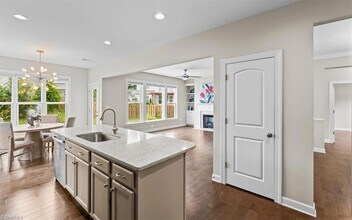 802 Blue Moon Ct in Greensboro, NC - Foto de edificio - Building Photo