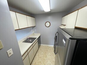 8 Cloverwood Ct in Essex, MD - Building Photo - Building Photo