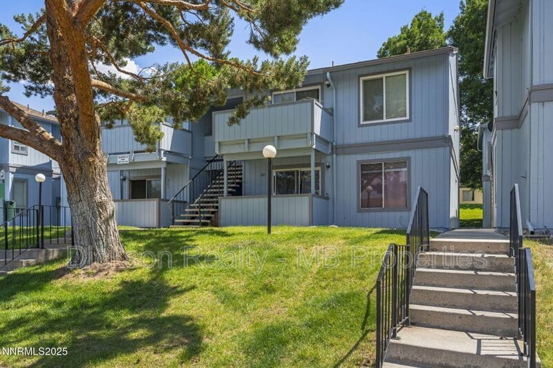 3948 Clear Acre Ln in Reno, NV - Building Photo