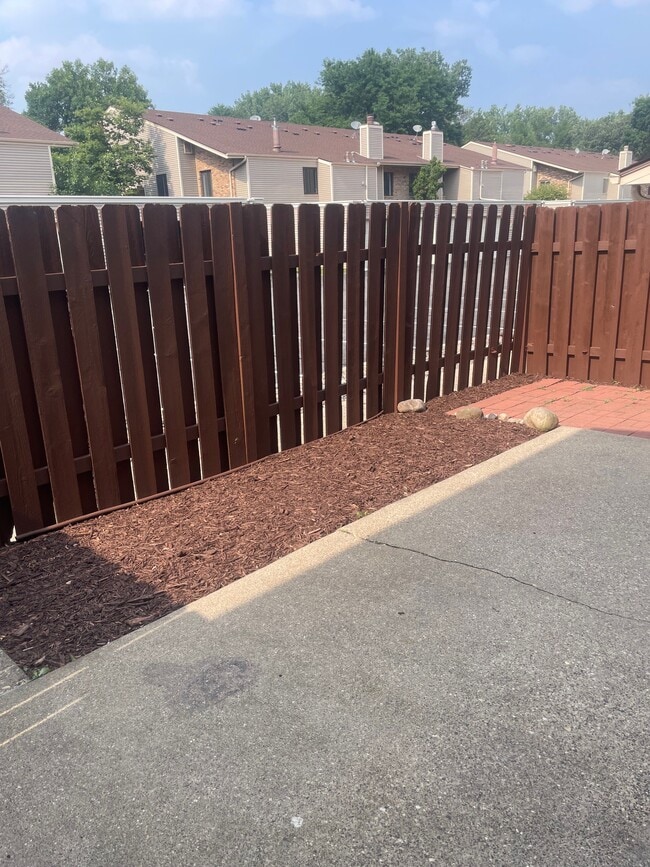 4733 Cedar Lake Rd S in Minneapolis, MN - Foto de edificio - Building Photo