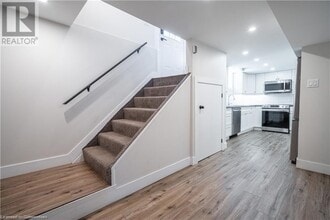 42 E 41st St in Hamilton, ON - Building Photo - Building Photo