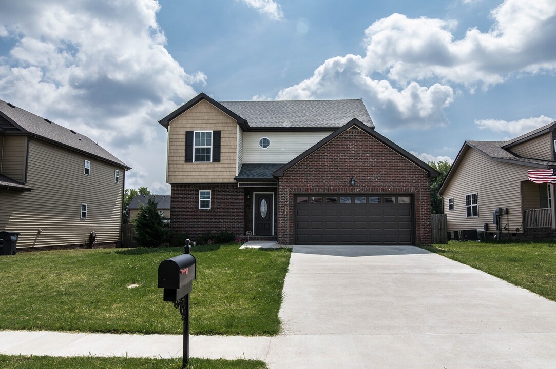 994 Dwight Eisenhower Way in Clarksville, TN - Building Photo