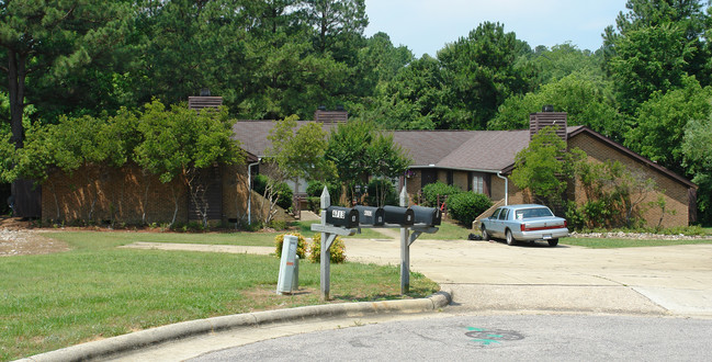 4713 Courtside Pl in Raleigh, NC - Foto de edificio - Building Photo