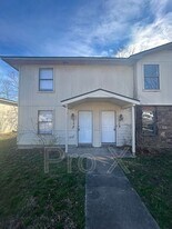 520 N Betty Jo Dr in Fayetteville, AR - Building Photo