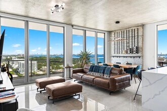 3470 E Coast Ave in Miami, FL - Foto de edificio - Building Photo
