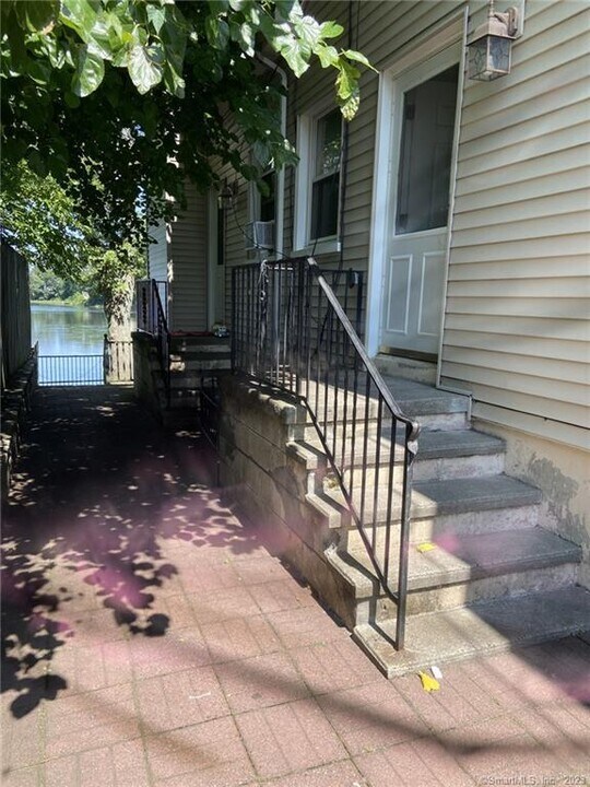 44 Grasmere Ave in Fairfield, CT - Building Photo