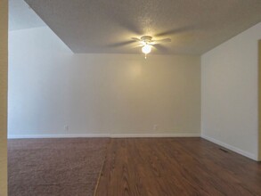 1021 Swingwood Dr NE in Keizer, OR - Foto de edificio - Building Photo