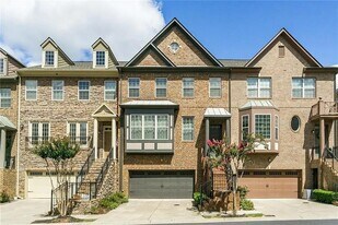 9040 Woodland Trail in Alpharetta, GA - Building Photo