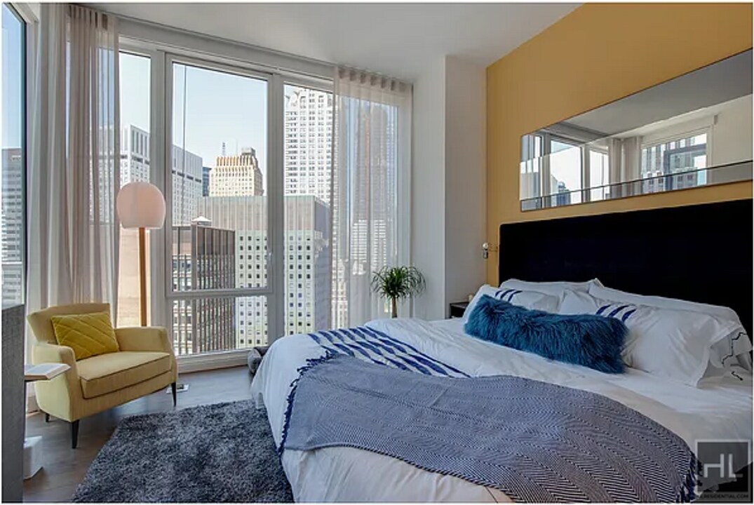 East 44th Street in New York, NY - Building Photo