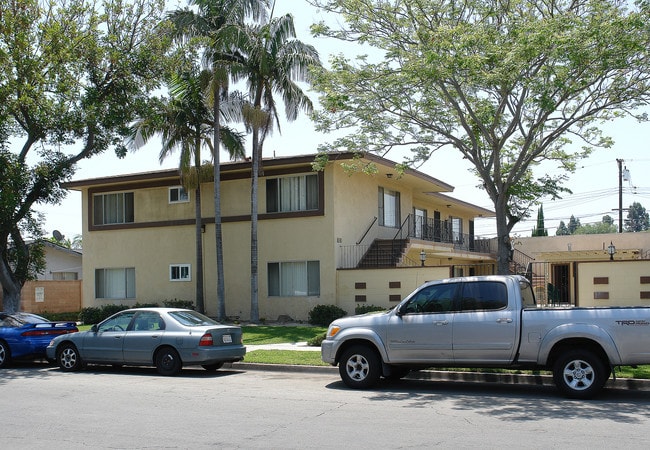 The Ivanhoe Apartments in Anaheim, CA - Building Photo - Building Photo