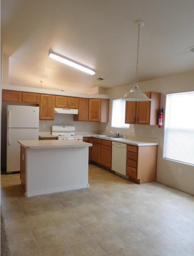 2315 Iron Gate Trail SW in Albuquerque, NM - Building Photo - Building Photo