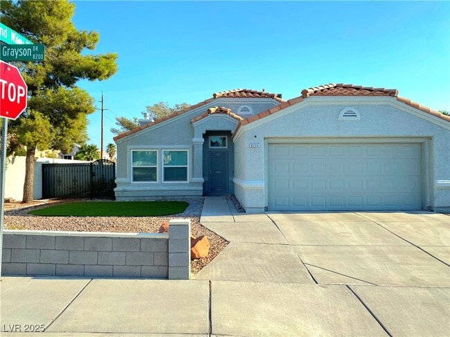 8224 James Grayson Dr in Las Vegas, NV - Building Photo - Building Photo