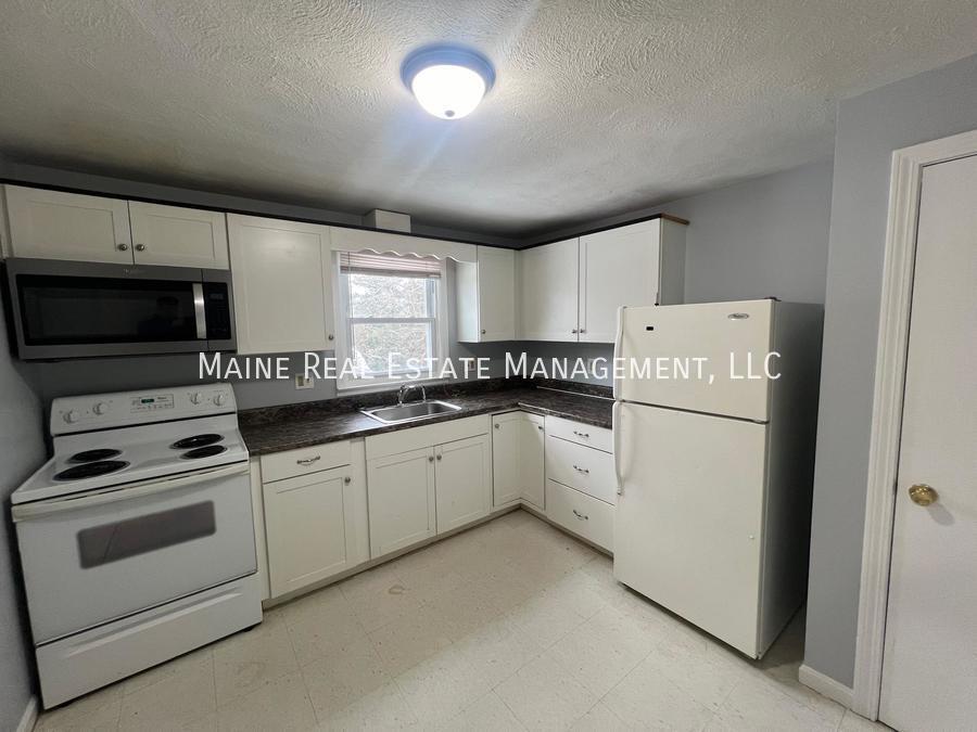 7 Gilchrest St in Thomaston, ME - Building Photo