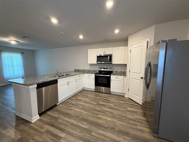 15535 Taylorcrest Dr in Cut And Shoot, TX - Building Photo - Building Photo