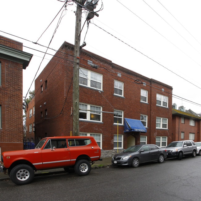 Winona Apartments in Portland, OR - Foto de edificio - Building Photo