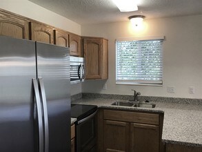 2552 W 1500 N in Clinton, UT - Foto de edificio - Building Photo