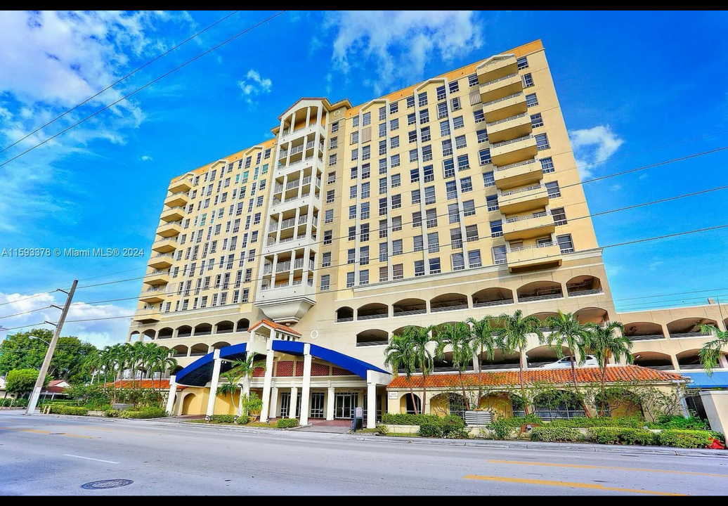 2351 Douglas Rd, Unit 904 in Miami, FL - Building Photo