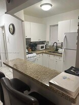 251 172nd St in Sunny Isles Beach, FL - Building Photo