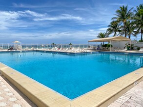 3505 S Ocean Dr, Unit 806 in Hollywood, FL - Foto de edificio - Building Photo