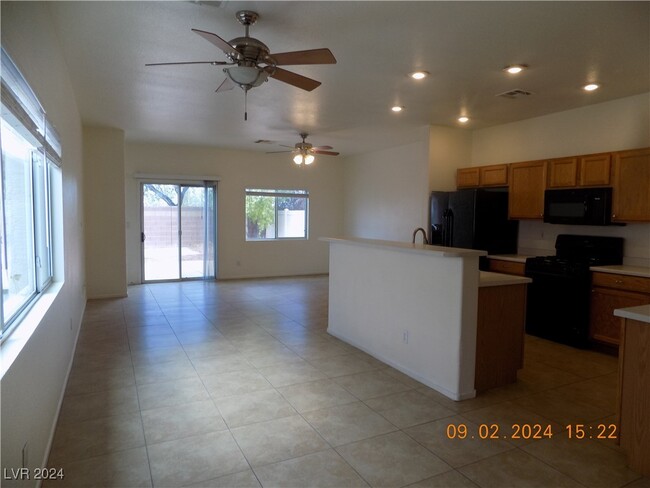 2424 Belt Buckley Dr in Henderson, NV - Building Photo - Building Photo