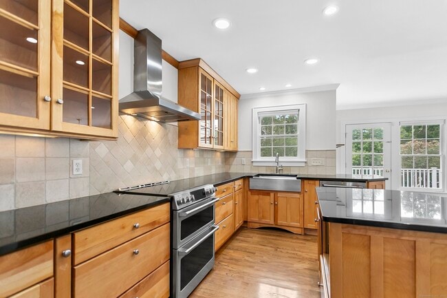 15 N Salem Rd in Ridgefield, CT - Building Photo - Building Photo
